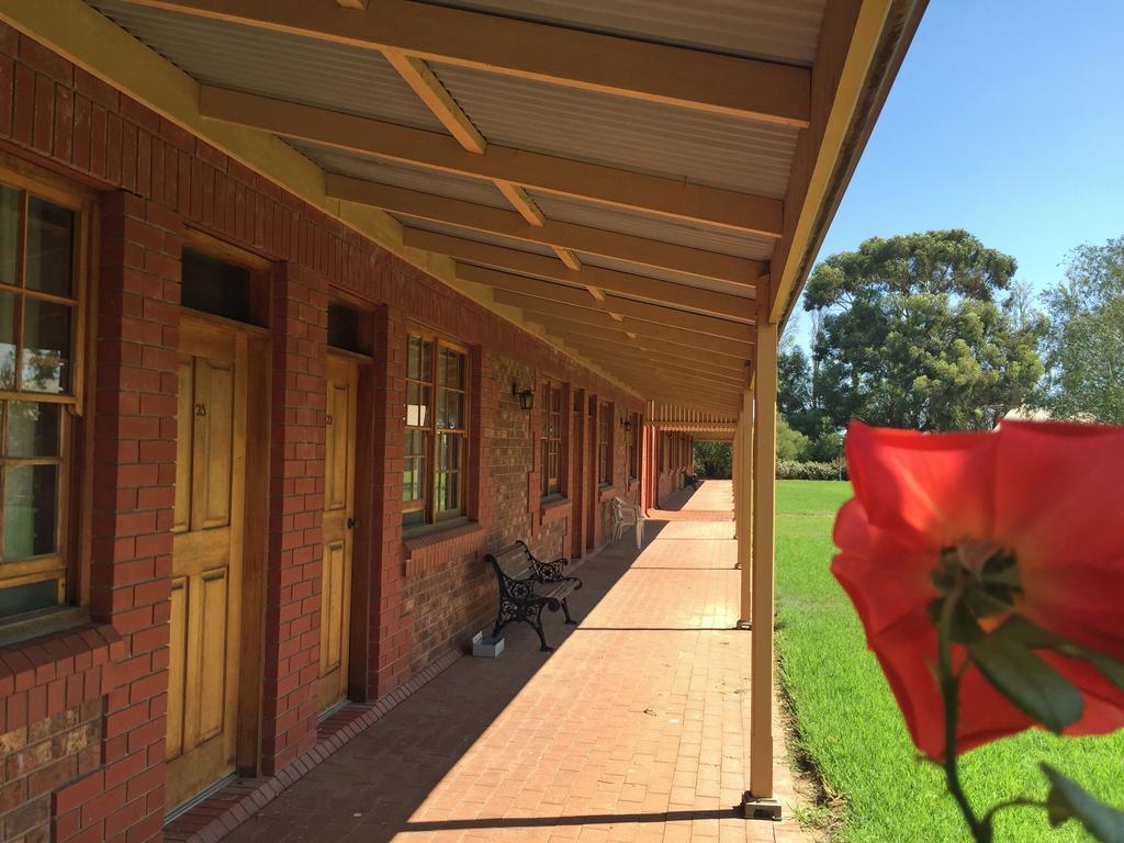 Coonawarra Place Motor Inn Exterior foto